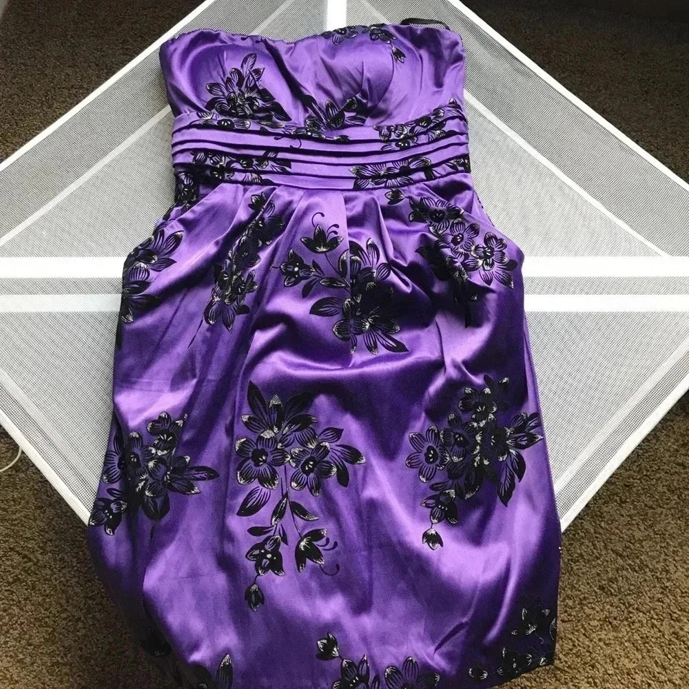 Snap Women’s 7 Strapless dress purple w/velvet flowers